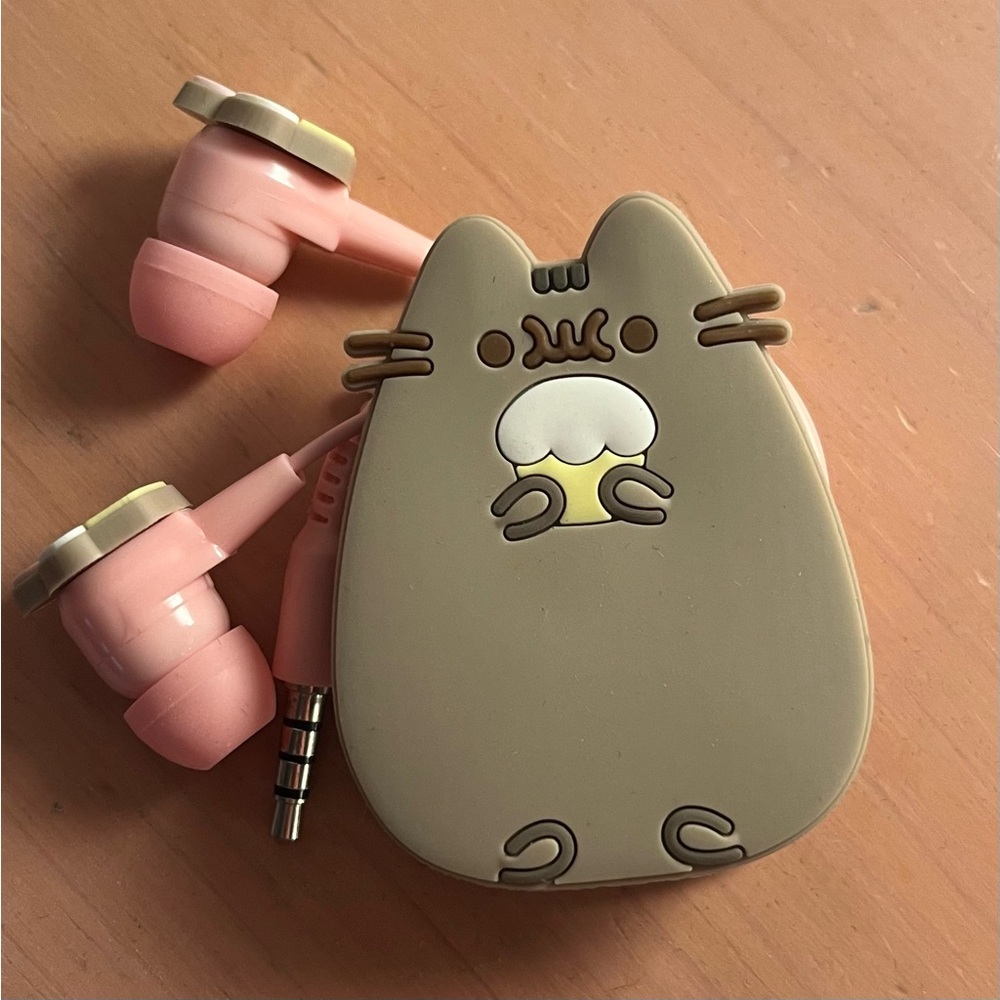 Cute Pusheen Cat Earbuds with Case